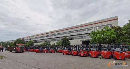 參觀安徽合力工廠 數(shù)字化轉(zhuǎn)型驅(qū)動產(chǎn)業(yè)升級